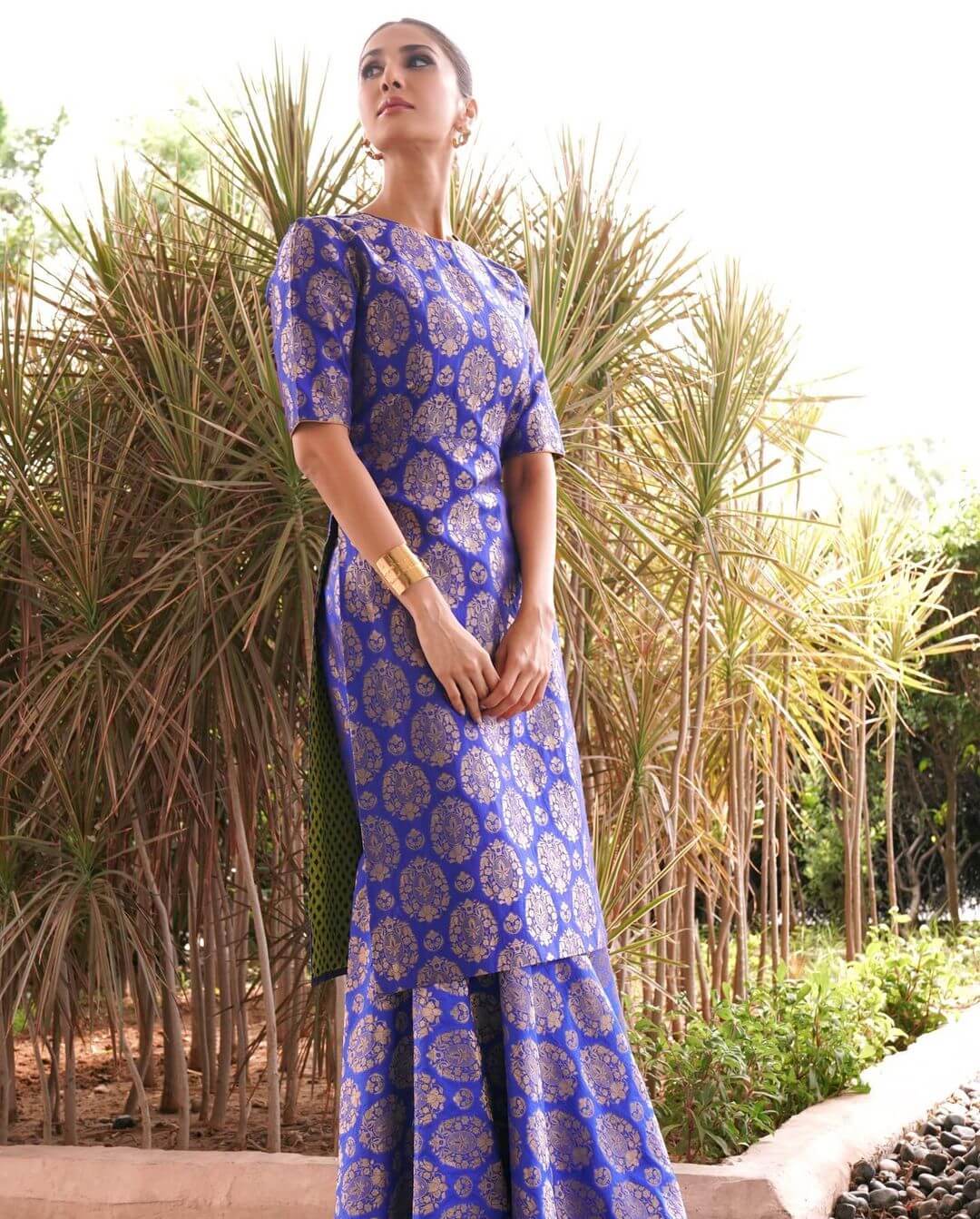 Celeb Style Alert: Vaani Kapoor Shows Us The Right Way To Wear Silk Brocade. Photo Credit: www.instagram.com/VaaniKapoor