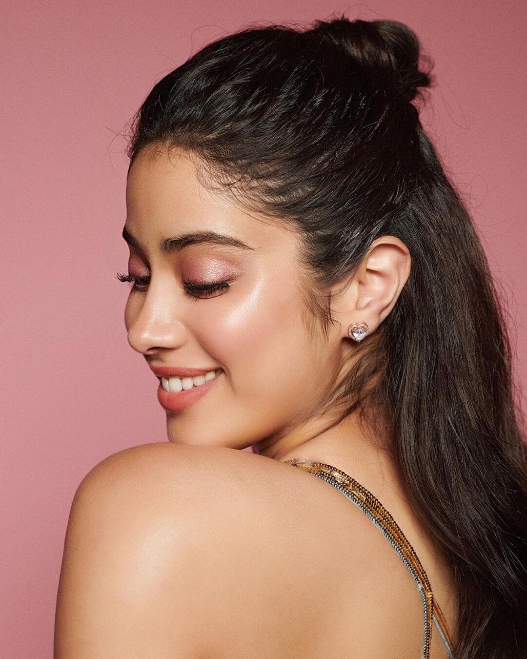 Celeb Beauty Alert: Janhvi Kapoor Is Pretty In Pink From Lid To Lip: Janhvi Kapoor. Photo Credit: www.instagram.com/jahnvikapoor