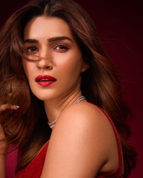 Celeb Beauty Alert: Kriti Sanon Breaks The Beige Trend With The Perfect Red Lip: Kriti Sanon. Photo Credit: www.instagram.com/kritisanon
