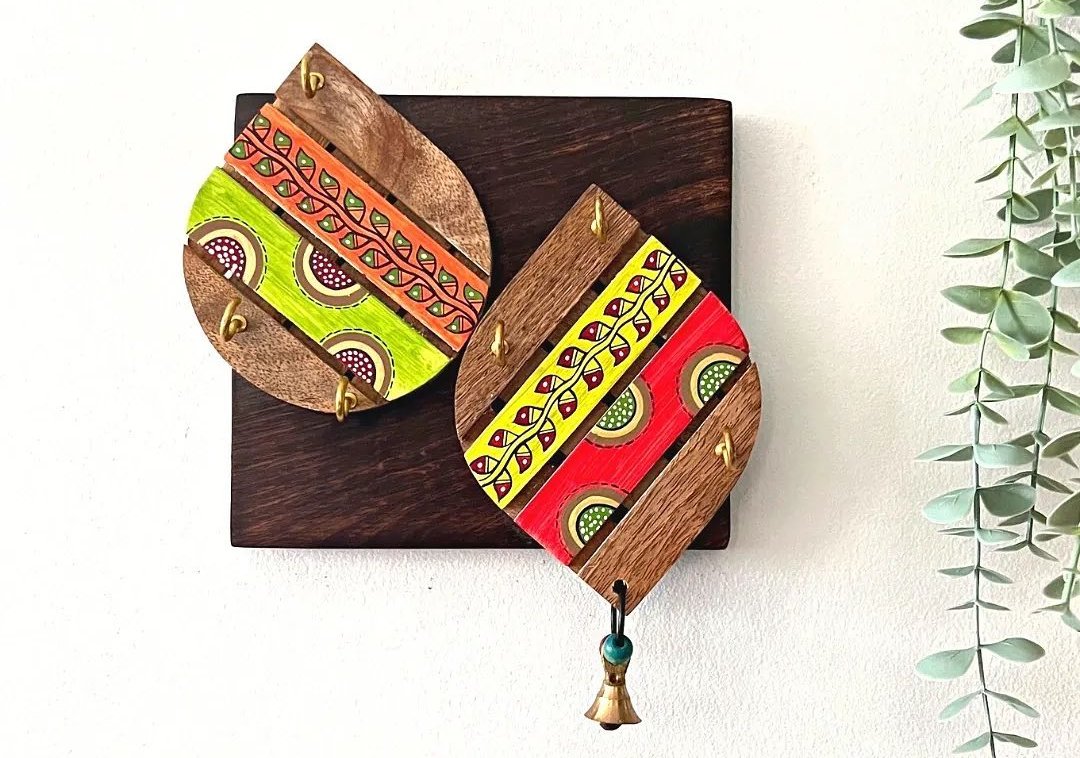 ANOKHI Holiday Gift Guide 2022: Amazing Decor Gift Ideas For The Home: Rangoli key holders, a perfect host/hostess gift! Photo Credit: www.instagram.com