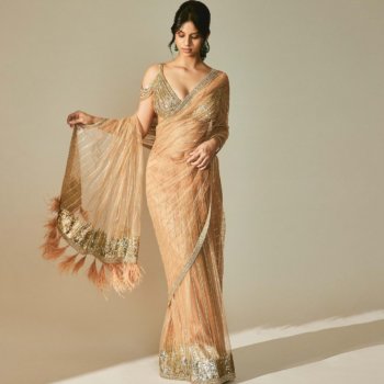 Celeb Style Alert: Suhana Khan's Starlet Sari Style: Suhana Khan in Falguni Shane Peacock sari. Photo Credit: www.instagram.com