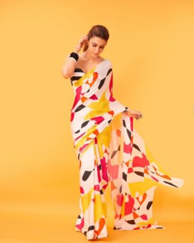 Celeb Style Alert: Kriti Sanon Is An '80s Moment In This Sari
