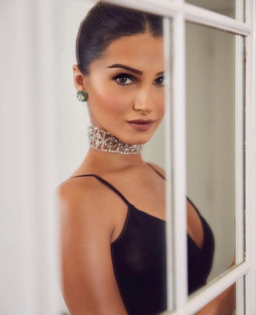 Tara Sutaria Is The Perfect Beauty Inspo For This Season: Tara Sutaria gives us perfection. Photo Credit: www.instagram.com