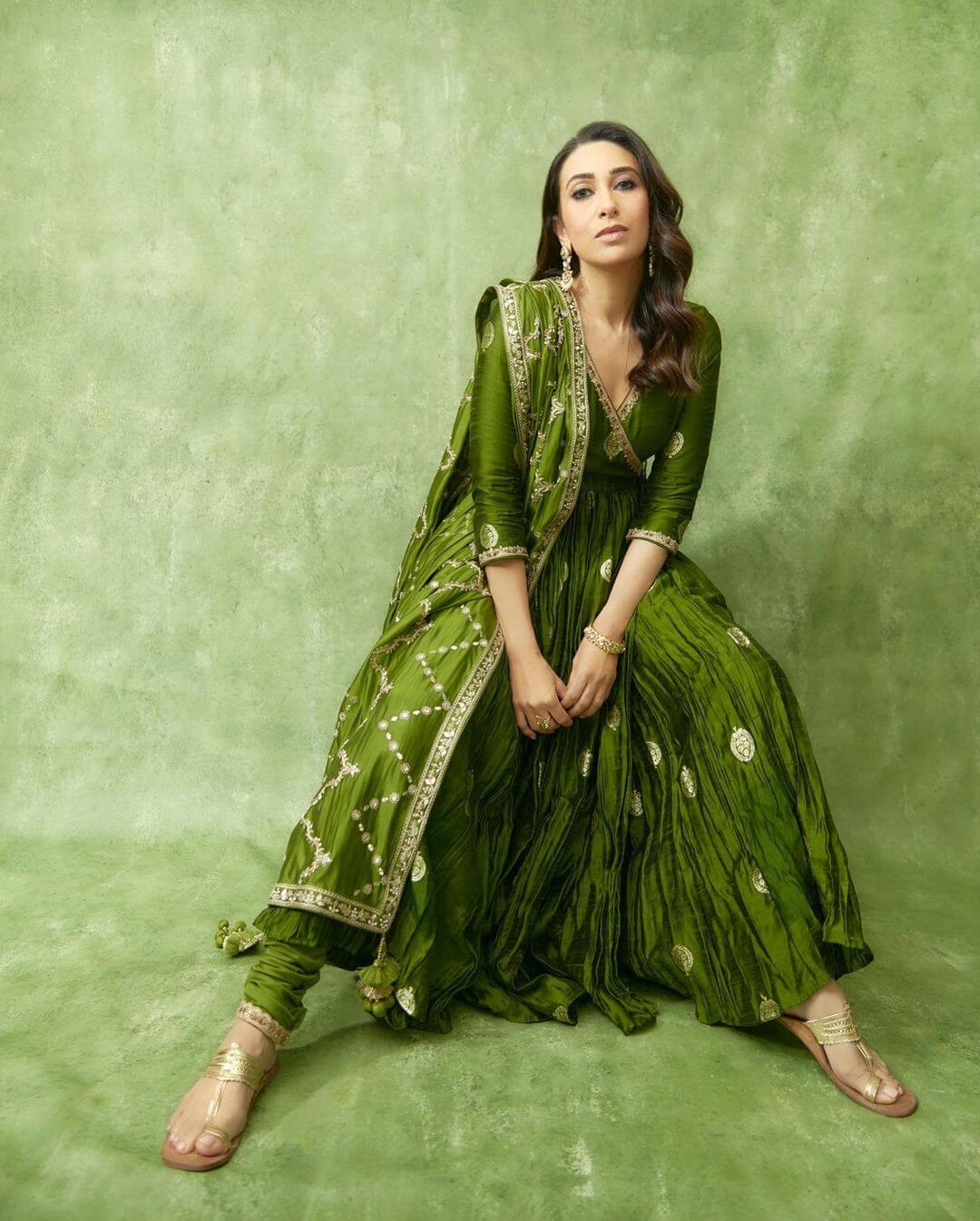 Karisma Kapoor Gives Us 90s Vibes In This Stunning Lehenga