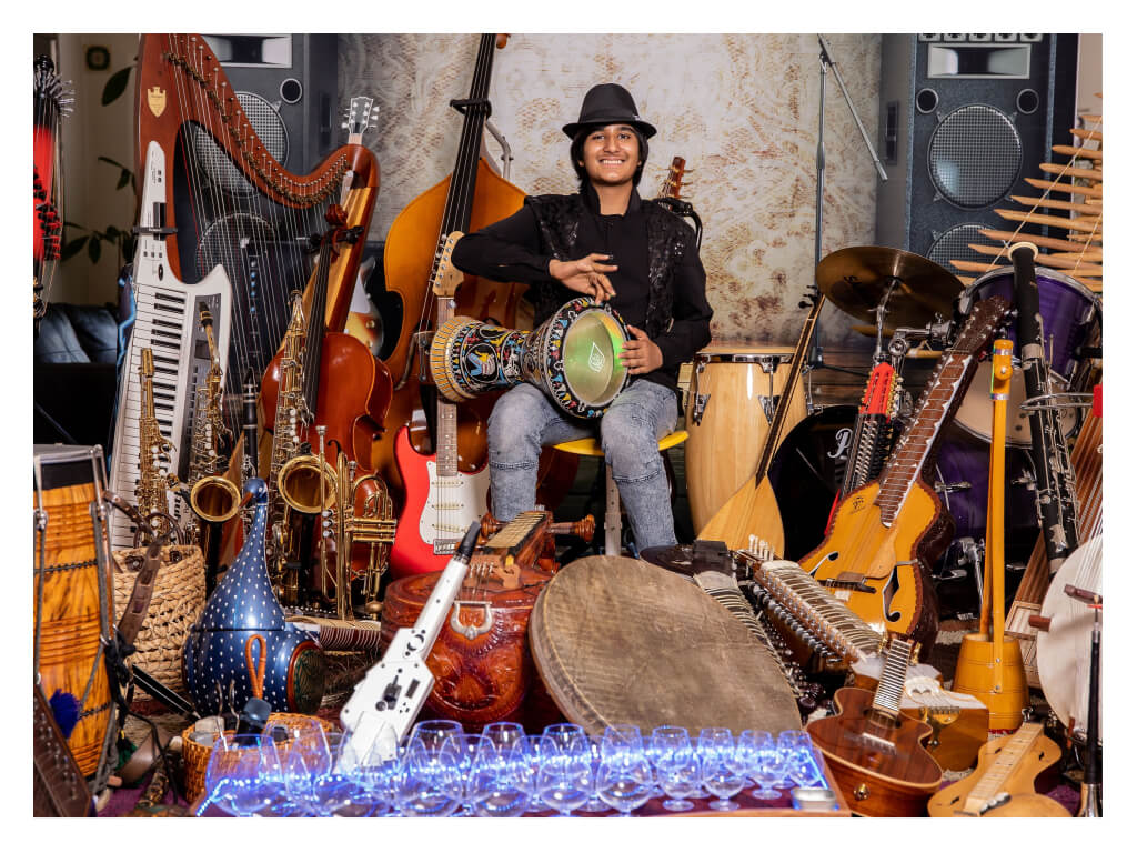 This World Record Holder Learned To Play 107 Instruments All By Himself