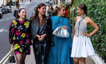 Kareena & Karisma Are Having A Major “Sex & The City” Moment In London: Gossip Girl or Sex & The City? You decide!