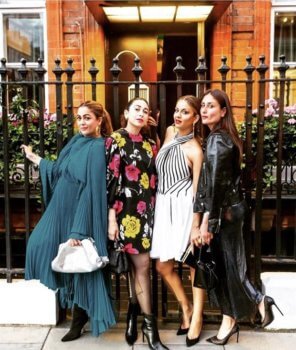 Kareena & Karisma Are Having A Major “Sex & The City” Moment In London: Major SATC vibes right here. 