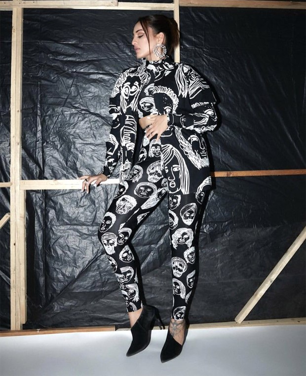Celebrity Style Alert: Sonakshi Sinha Goes Graphic With Eye-Popping Number: Beautiful South Asian inspired stencilling gives her look an added edge. Photo Credit: www.instagram.com/aslisona
