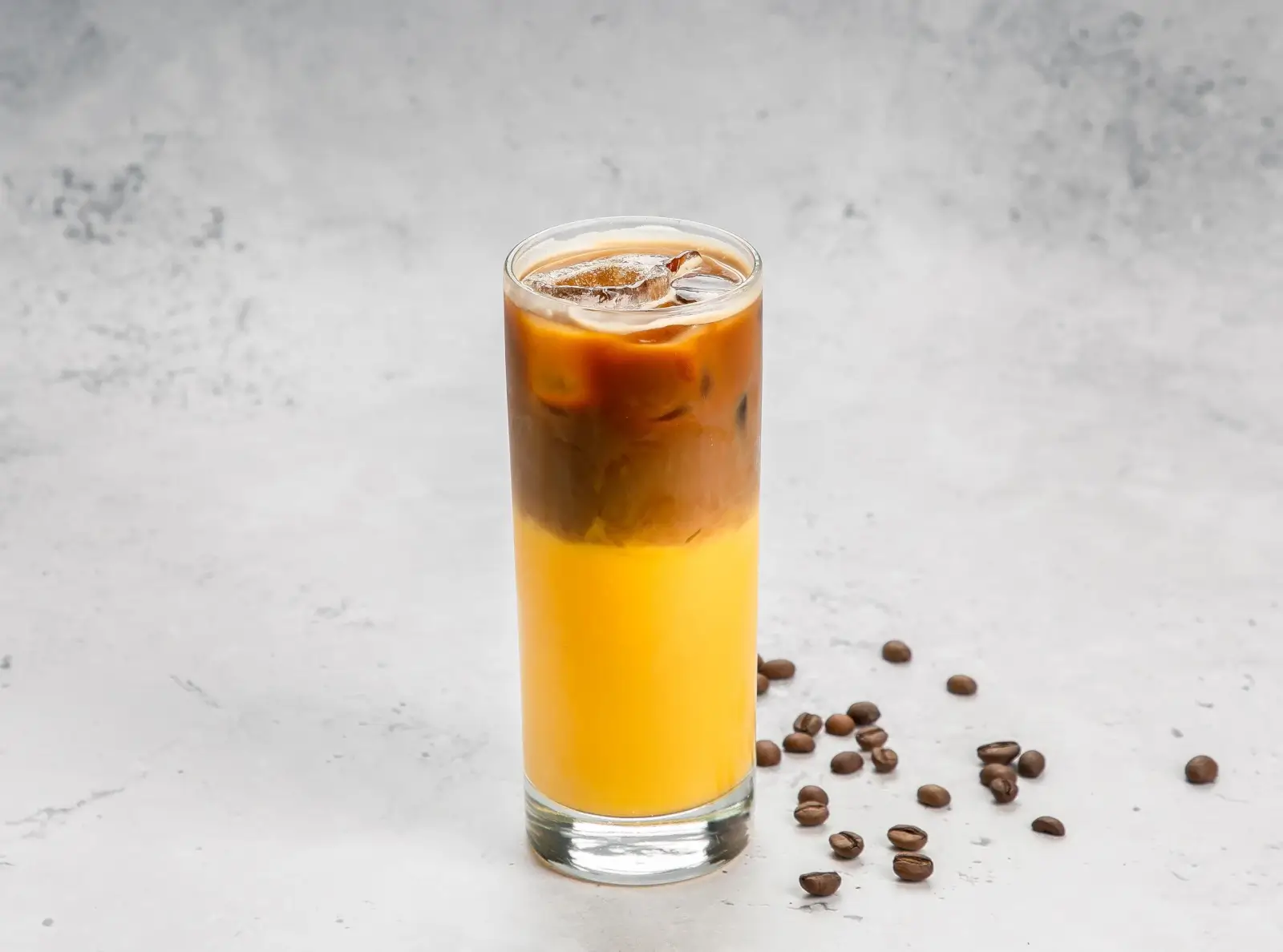 A Taste Of Winter: South Asian Drinks That Hug From The Inside. Saffron Latte.