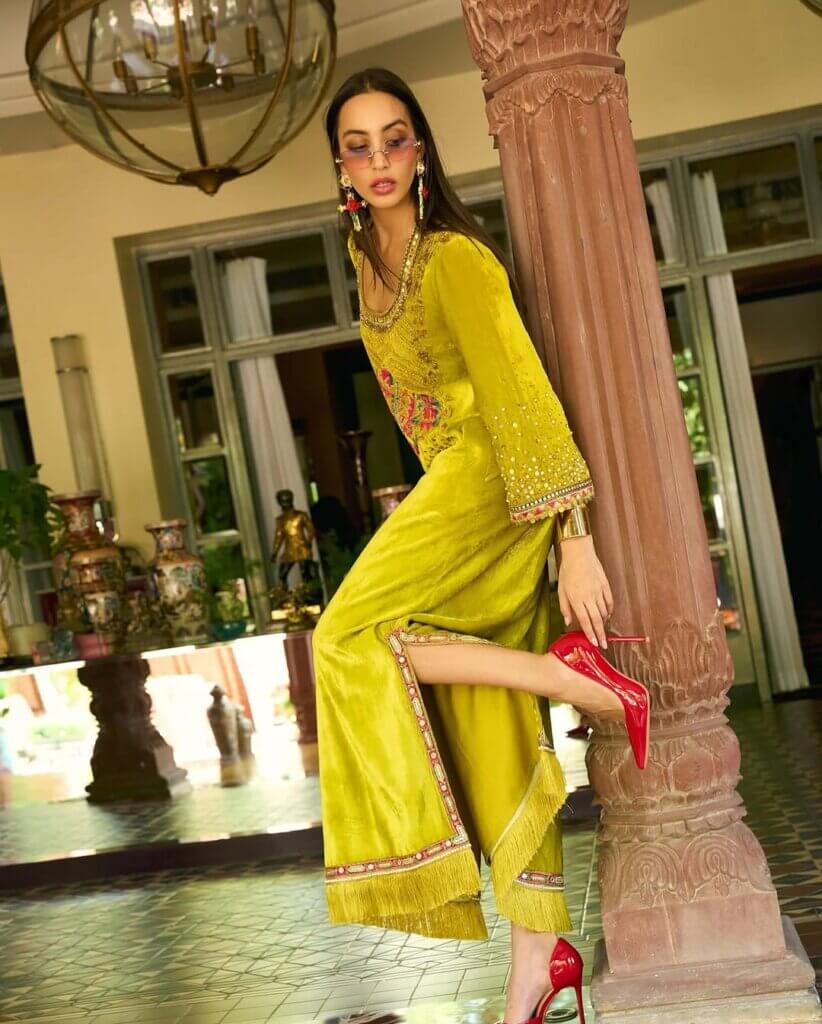 Top 5 South Asian Fashion Trends To Keep Stylish And Warm In Winter 2025