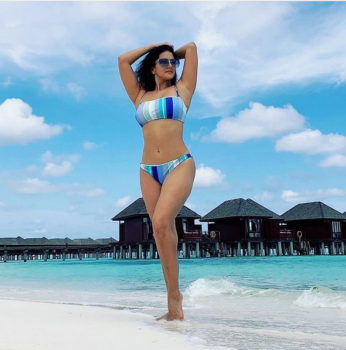Celeb Style Alert: Sunny Leone's Beach Vacay Vibes