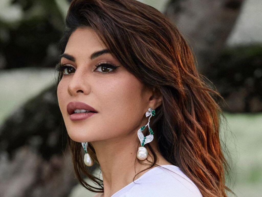 Desi Jacqueline Fernandez Xxx Video - Celeb Beauty Alert: Jacqueline Fernandez Gives Us Fall Fees With Her Latest  Look