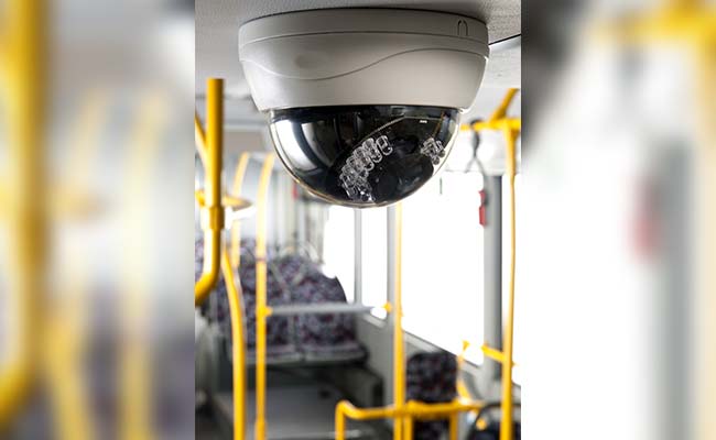 Камеры общественного транспорта. Видеонаблюдение в автобусе. Камеры видеонаблюдения для транспорта. Камеры наблюдения в автобусе. Камера видеонаблюдения в автобусе.