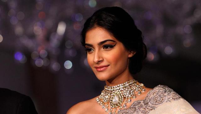 Sonam Kapoorxvideo - 5 Cool Features From Sonam Kapoor's New App - ANOKHI LIFE