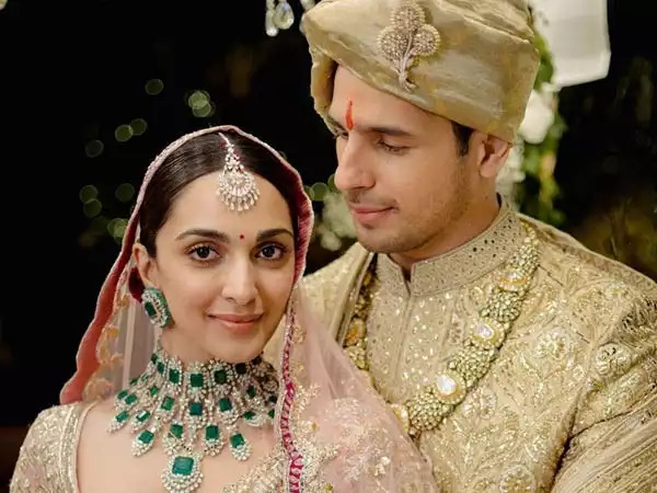The Hottest Beauty Bridal Trends That Bollywood Wants You To Know About: Kiara Advani and Siddarth Malhotra. Photo Credit: www.filmfare.com