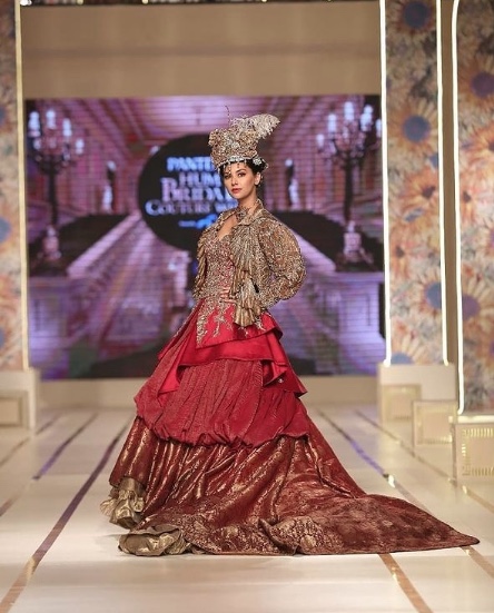 The 5 Looks That Made Us Say "I Do" At Pantene HUM Pakistan Bridal Couture Week: Nisa Hussain. Photo Credit: www.facebook.com/BCWpakistan