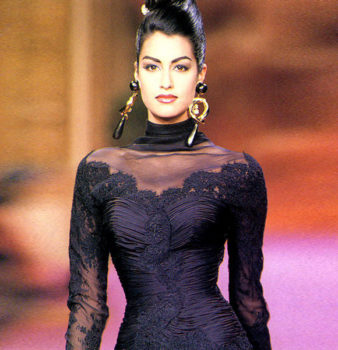 Fuel Your '90s Obsession With These 5 Iconic Beauty Books: Yasmeen Ghauri in an Versace Spring 1995 runway show. Photo Credit: www.vogue.com